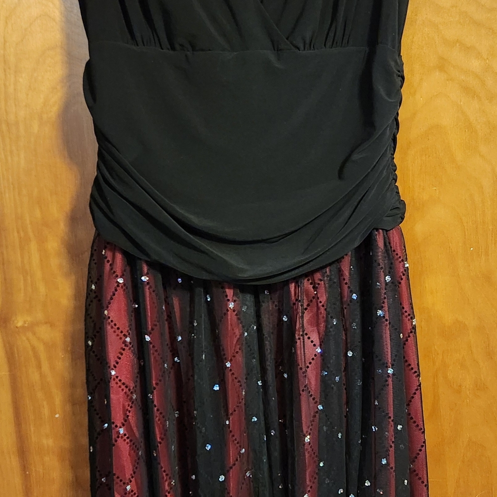 Elegant Black and Red Evening Dress